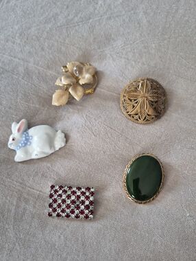 Vintage Flying Colors Bunny Brooch And Others